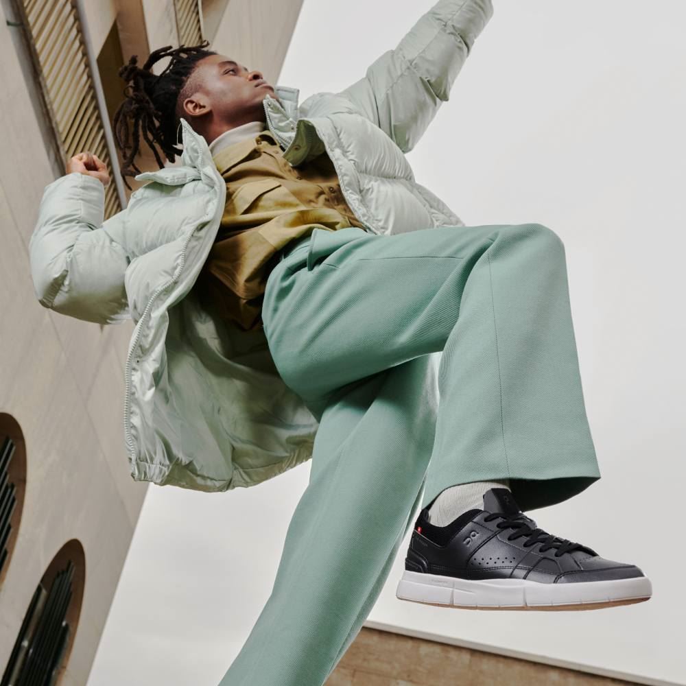 On THE ROGER Clubhouse: the expressive everyday sneaker - Black | White ON95XF286