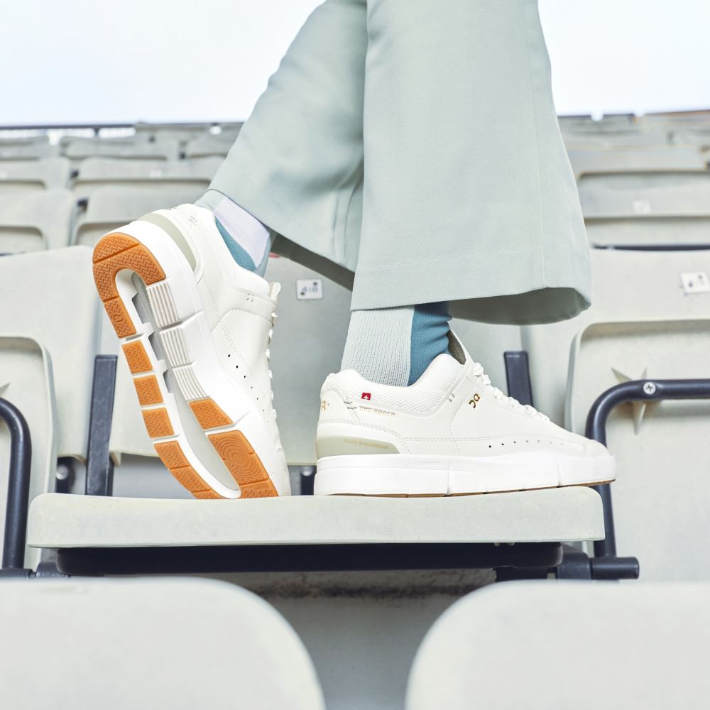 On THE ROGER: tennis-inspired sneaker by On & Roger Federer - Ice | Chalk ON95XF391