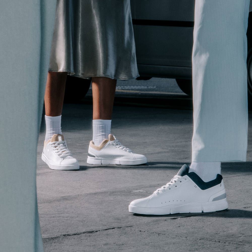 On THE ROGER Advantage: the versatile everyday sneaker - White | Sand ON95XF390