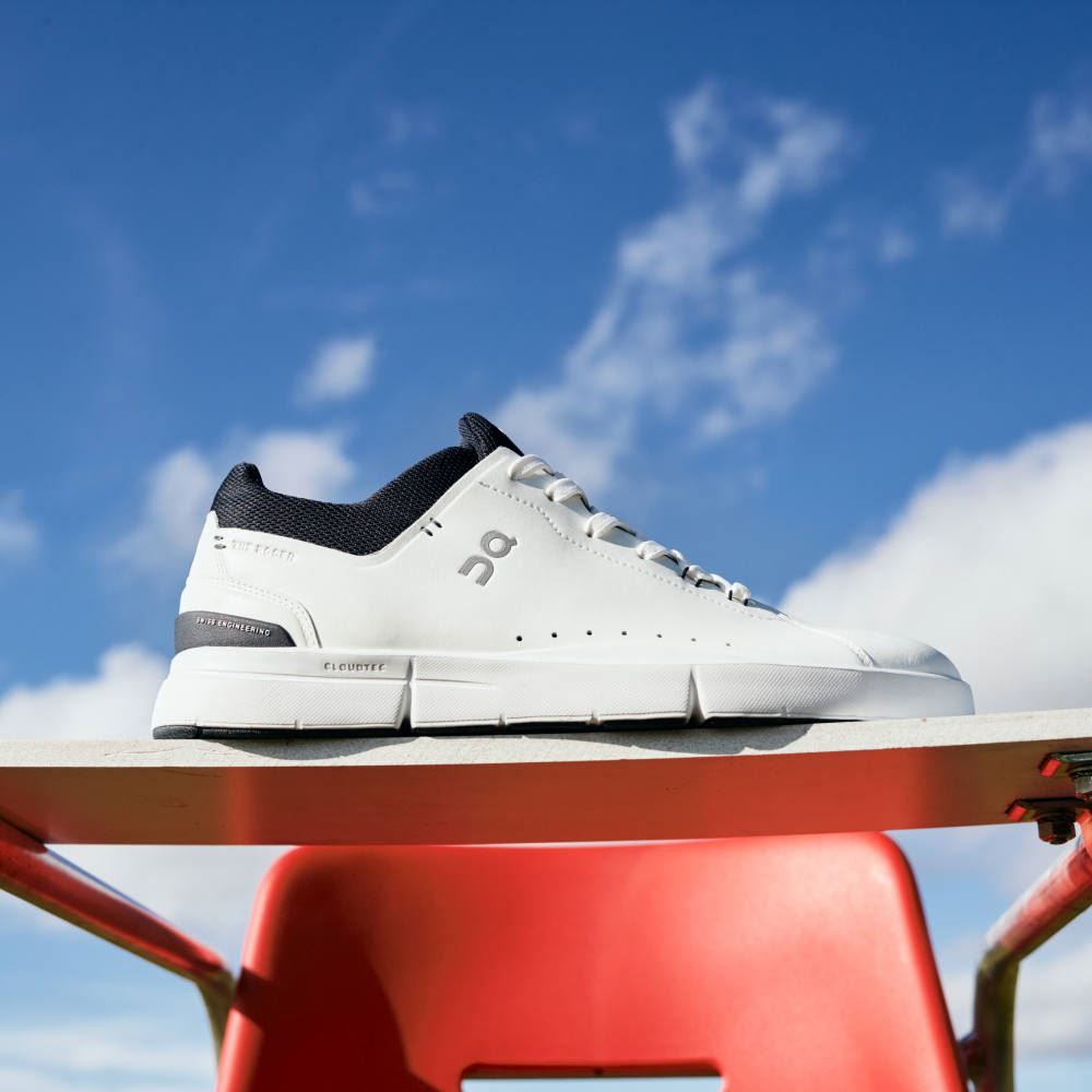 On THE ROGER Advantage: the versatile everyday sneaker - White | Midnight ON95XF387