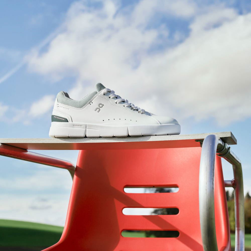 On THE ROGER Advantage: the versatile everyday sneaker - White | Juniper ON95XF385 - Click Image to Close