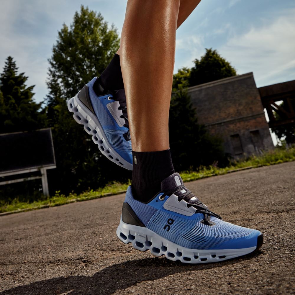 On Cloudstratus: Maximum Cushioned Running Shoe - Marina | Magnet ON95XF139