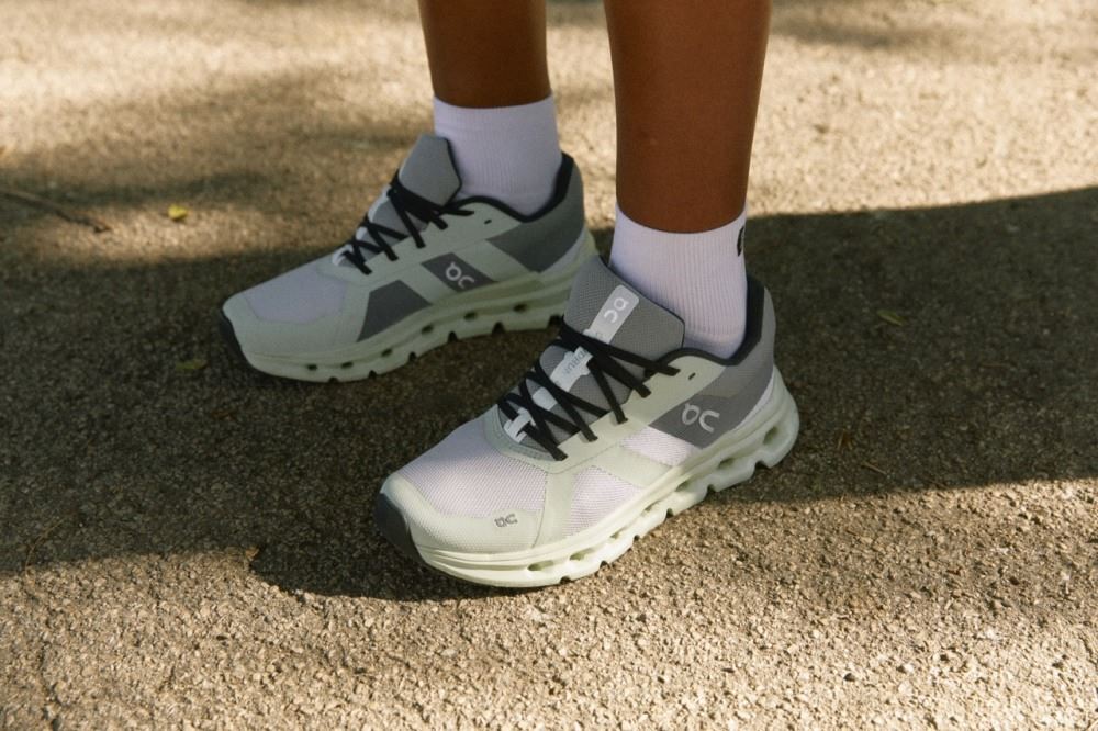 On The Cloudrunner: Supportive & Breathable Running Shoe - Frost | Aloe ON95XF114